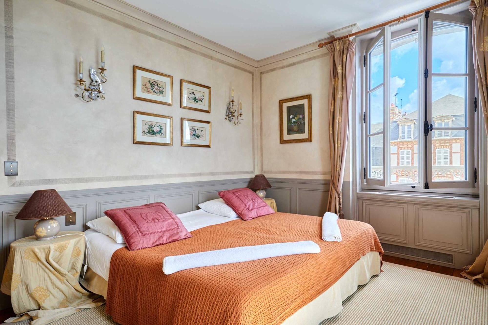 Luxurious 4 Bedroom Duplex, 200M From Place Morny Deauville Luaran gambar