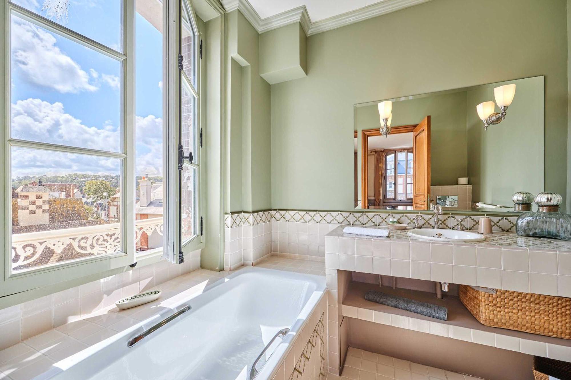 Luxurious 4 Bedroom Duplex, 200M From Place Morny Deauville Luaran gambar
